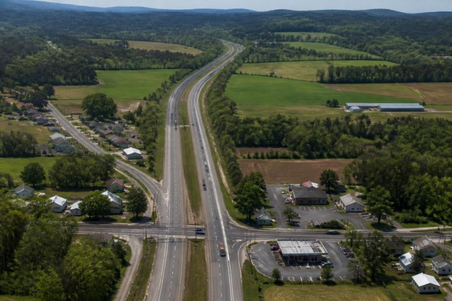 Interstate corridor through farmland near Thornburg, Virginia
